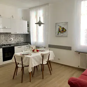 Temporary House De' Giudei Bolonia